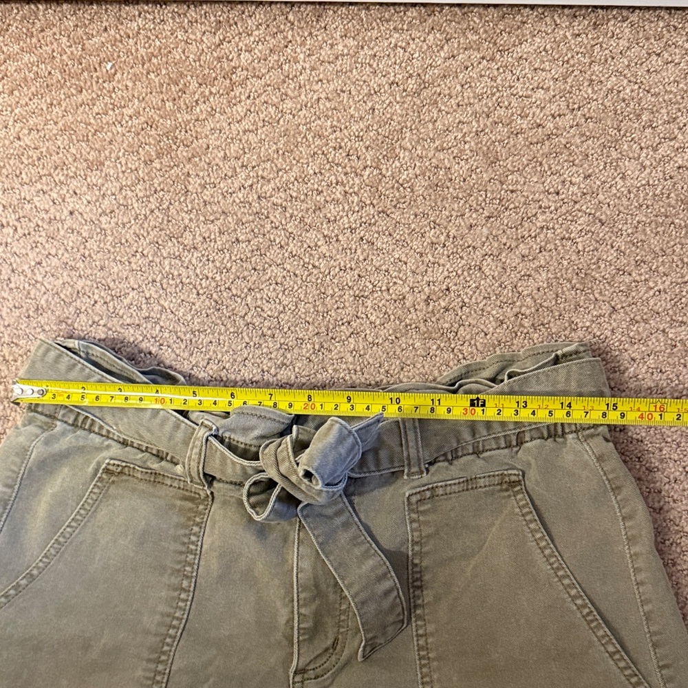 LOFT Olive Green Women's Cargo Shorts - Picture 2 of 4
